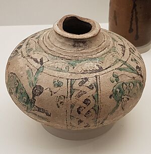 Archivo:Jarro de las liebres - Museo Arqueológico y Etnológico de Granada