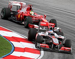 Archivo:Jenson Button and Felipe Massa 2010 Malaysia