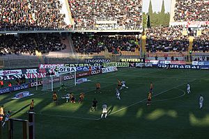 Archivo:Lecce vs. Juventus Via del Mare