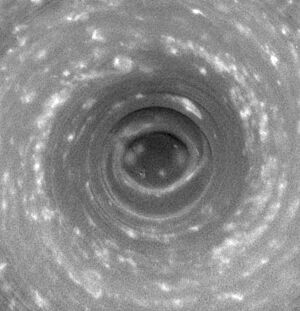 Archivo:Looking saturn in the eye