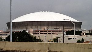 Archivo:Louisiana superdome 2004