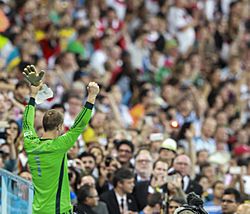 Archivo:Manuel Neuer winning the Golden Glove