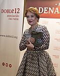 Archivo:María Bayo con el Premio Cadenas de Navarra 2018