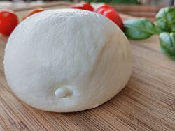 Archivo:Mozzarella di bufala3