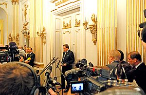 Archivo:Nobel2008Literature news conference1