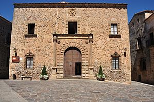 Archivo:Palacio Episcopal, Cáceres
