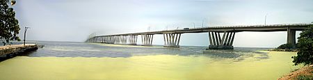 Archivo:Panoramica del Puente sobre el Lago de Maracaibo