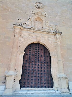 Archivo:Portada Poniente Iglesia Pareja