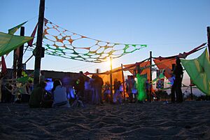 Archivo:Psychedelic trance culture of Kazantip (2006-08-134) (329954412)