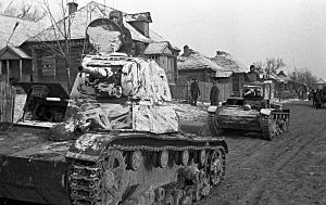 Archivo:RIAN archive 2551 Tanks in a liberated village