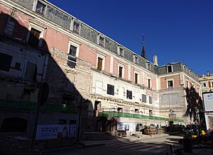 Archivo:Salón de Reinos (diciembre 2022)