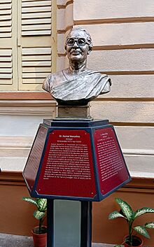 Statue of Kamal Ranadive.jpg