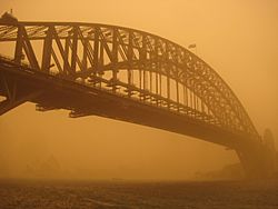 Archivo:Sydney harbour bridge duststorm