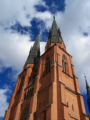 Archivo:Uppsala Cathedral two towers
