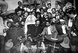 Archivo:Villa y zapata