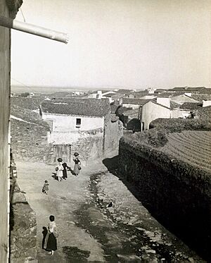 Archivo:Vista parcial de Ibahernando desde la iglesia evangélica. c. 1932