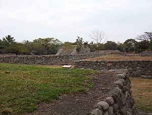 Archivo:Zona Arqueológica de El Chanal en Colima, México (15-01-2003)