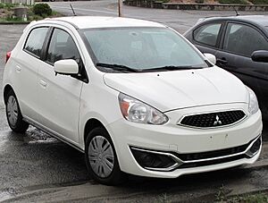 Archivo:2017 Mitsubishi Mirage ES in Pearl White, Front Right, 05-22-2022