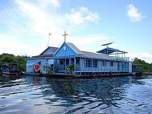 Archivo:A church on the water
