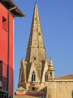 Archivo:Aguja de Santa María de Palacio - DSC 4317 edited