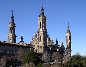 Archivo:Basilica del Pilar ZaragozaAragon(Spain)