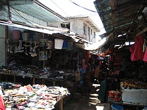 Archivo:Bata market - panoramio