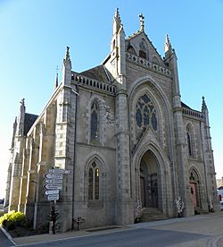 Bourgon (53) Église Saint-Pierre 01.JPG