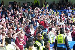 Archivo:Burnley fans happy