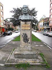 Archivo:Busto de Álvaro Gomez en Teusaquillo