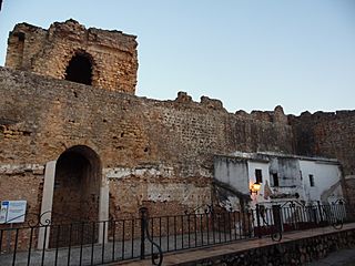 Castillo de época califal en Hornachuelos (Córdoba). (26239839032).jpg