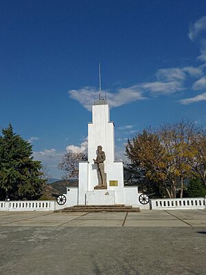 Archivo:Cerrito de la independencia en Zitácuaro