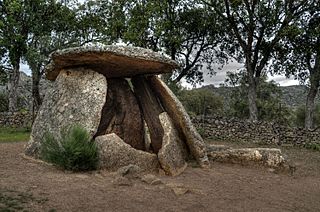 Dolmen El Mellizo (16720765433).jpg