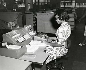 Early US Census Machines 1960 08018.jpg