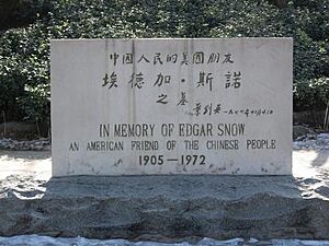 Archivo:Edgar snow tomb