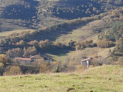 Erbi Llegada desde Luxo. Casa e Iglesia - panoramio.jpg