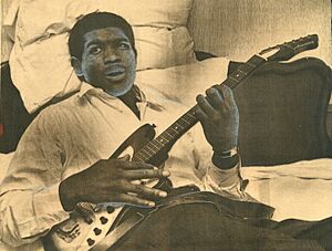 Ernie Terrell playing guitar 1967.jpg