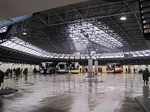 Archivo:Estación de autobuses de Burgos Interior