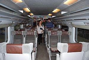 Archivo:Eurostar Second class saloon - 2011-06-01 - Hugh Llewelyn