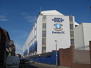 Archivo:Everton Football Club's Goodison Park - geograph.org.uk - 375274