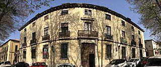 Fachada del palacio de Medinaceli.jpg