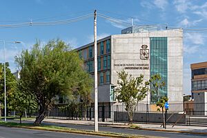 Archivo:Facultad de Filosofía y Humanidades, Universidad de Chile, Ñuñoa, Santiago 20230422 01