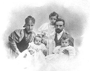 Archivo:Familia Sagnier (1892)