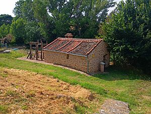 Archivo:Fragua y potro de Peñarrubias