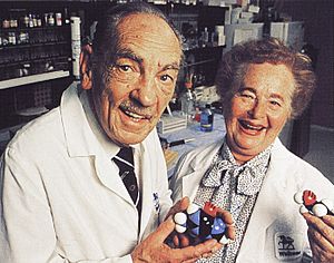 Archivo:George Hitchings and Gertrude Elion 1988