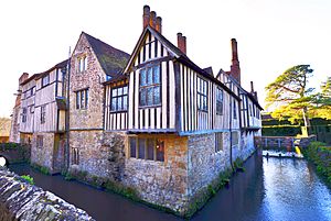 Archivo:IGHTHAM MOTE The east and north fronts
