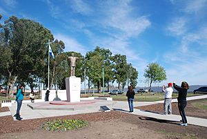 Archivo:Junín Monumento a Sandro 20120430 02