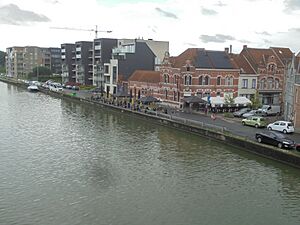 Archivo:Kanaal Roeselare-Leie nabij Brugstraat - Izegem