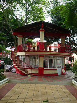 Kiosko en Alto lucero, Veracruz 03.jpg