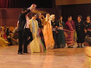Archivo:Kurd Dance - Wedding - Sanandaj
