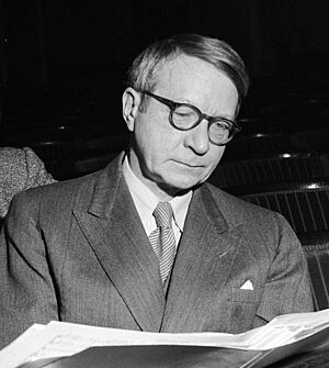 Archivo:Ludvig Irgens-Jensen - Oslofilharmonien prøver i Universitetets aula OB.Ø53 1959i (cropped)